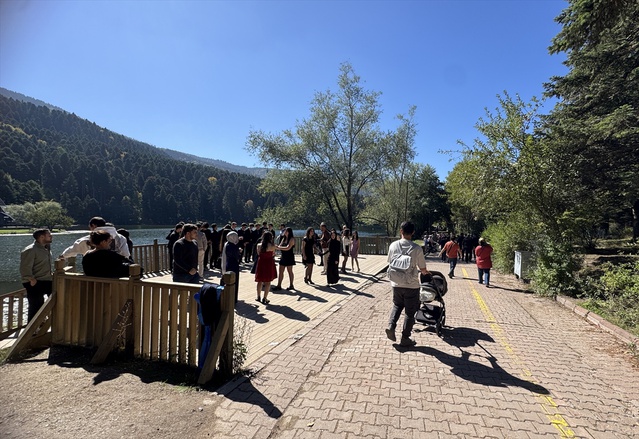 Bolu Gölcük Tabiat Parkı, hafta sonu yoğun yerli ve yabancı ziyaretçi ilgisi gördü