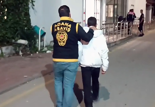 Adana'da dükkanda başından vurulan kişi ağır yaralandı, şüpheli 17 yaşında yakalandı