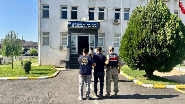 Viranşehir'de 8 yıl 3 ay 20 gün hapis cezasıyla aranan şahısı jandarma yakaladı