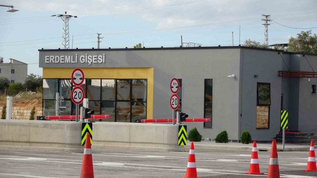 Mersin'de 52 kilometrelik Çeşmeli-Kızkalesi kesimi açıldı, ulaşım 18 dakikaya inecek