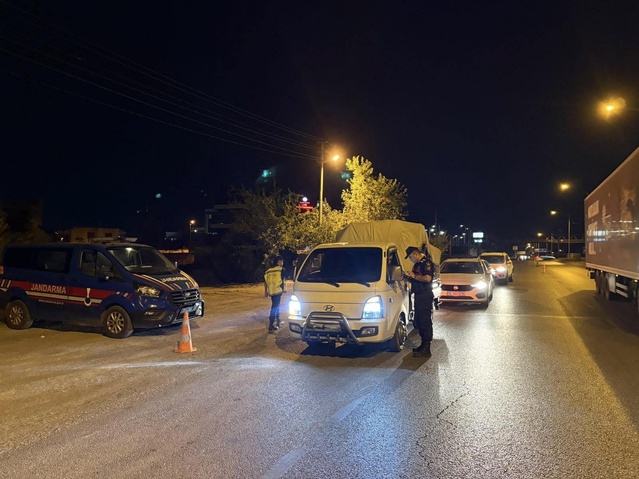 Jandarma, Aydın genelinde Çember-144 operasyonuyla aranan 41 kişiyi yakaladı