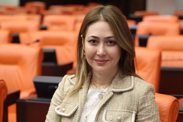 Omurgasına altı vida ve iki çubuk takılan MHP'li Zuhal Karakoç taburcu edildi