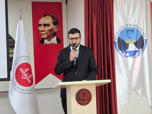 Keban'da Camiler ve Sosyal Hayat konferansında emekli müftü Celal Sürgeç konuştu