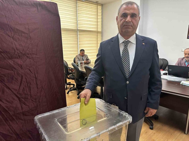 Resmi olmayan sonuçlara göre Lütfi Bora Tokat Ticaret Borsası'nda 155 oyla kazandı