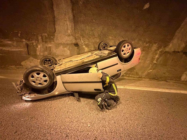 Zonguldak Kozlu'da Değirmenağzı tünellerinde takla atan otomobilin sürücüsü yaralandı