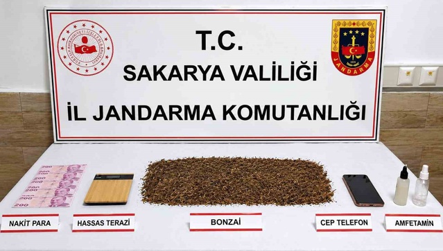 Karasu'da uyuşturucu satıcılarına yönelik operasyonda 3 şüpheli tutuklandı
