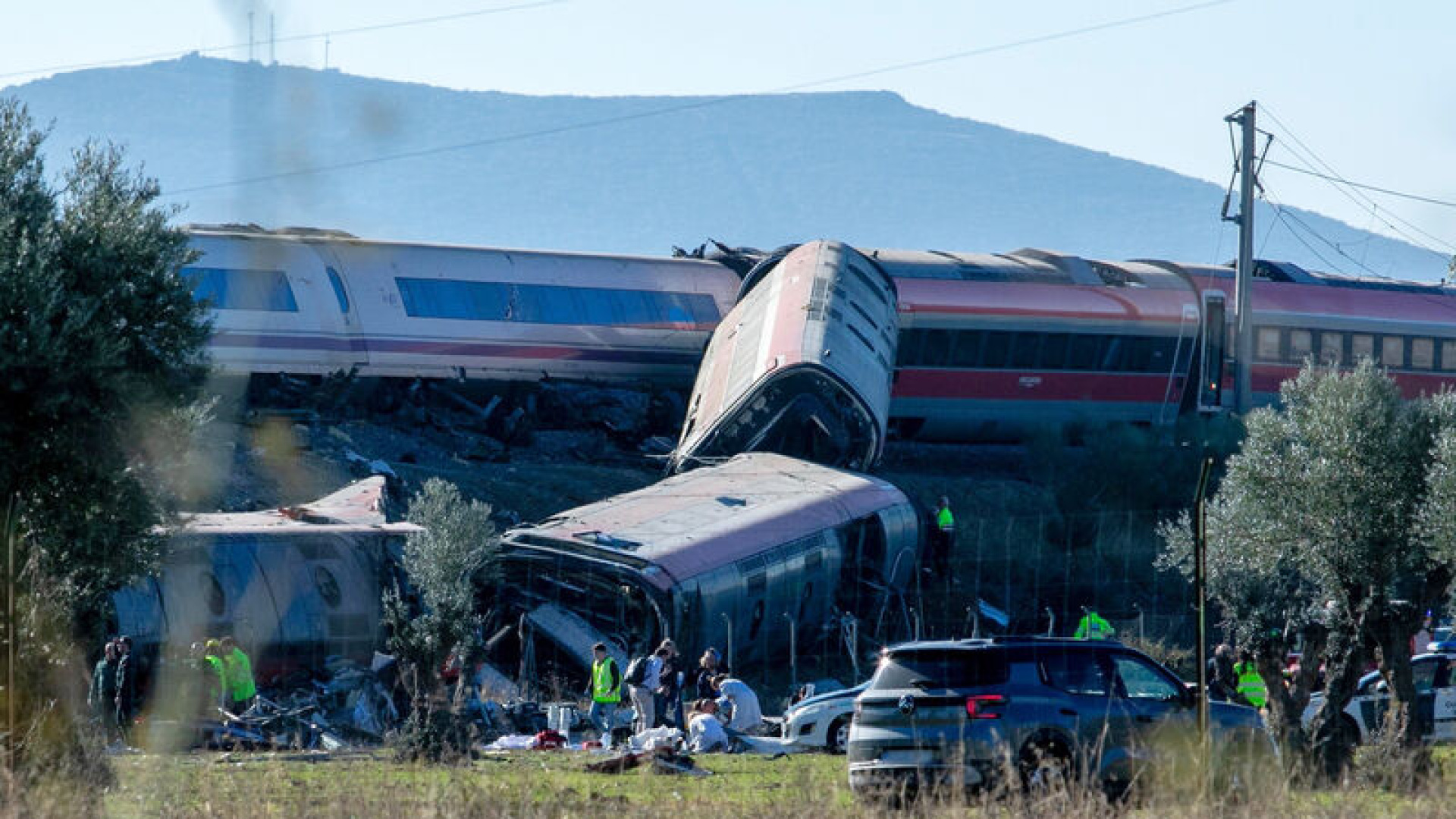 İspanya'da iki tren çarpıştı!