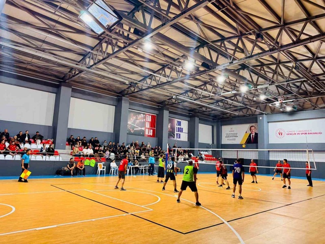 Gölpazarı'nda Milli Eğitim personelini yenen Açık Ceza İnfaz Kurumu şampiyon oldu