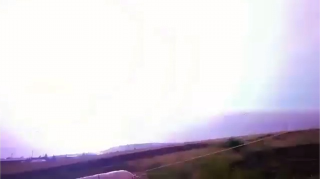 Diyarbakır Çermik'te yağış uyarılarının ardından şimşekler geceyi aydınlattı
