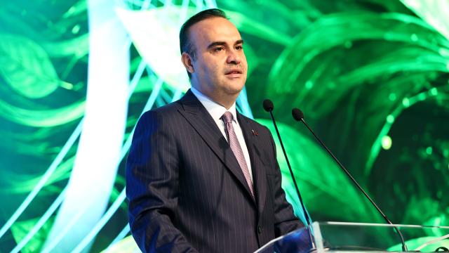 Bakan Kacır: Küresel imalat sanayi katma değerindeki payımızı 2 katına çıkardık