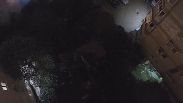 Kadıköy Merdivenköy'de 3 katlı boş ahşap köşkteki yangın söndürüldü