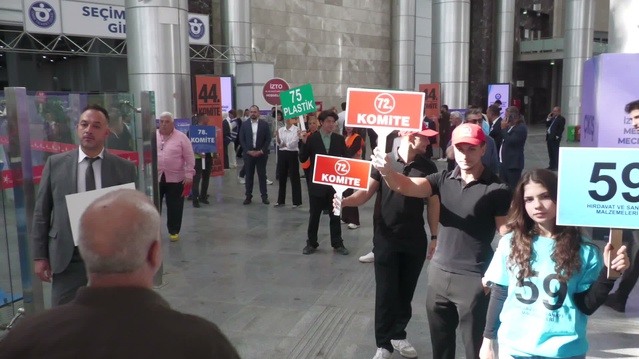 İzmir Ticaret Odası seçimlerinde 62 bin 777 üye 110 sandıkta oy vermeye başladı