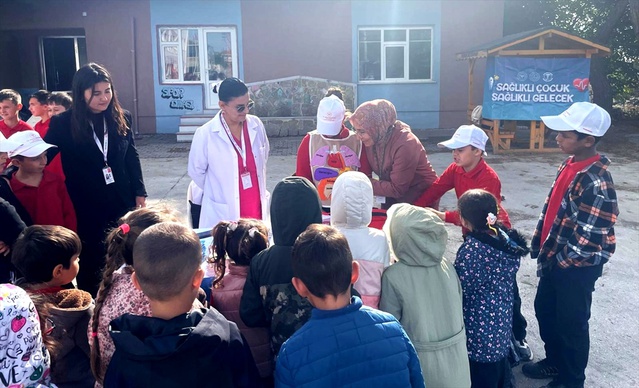Gelibolu'da Evreşe İlkokulu'nda 68 öğrenci sağlık istasyonlarında bilgilendirildi
