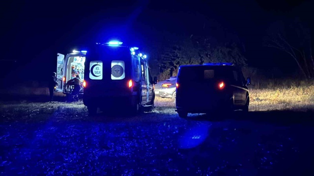 Edirne'nin Bosna Köyü mevkisinde otomobil tarlaya uçtu, 10 düzensiz göçmen yaralandı