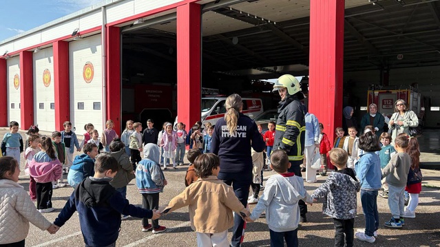 Erzincan'da Yavuz Selim Anaokulu öğrencileri itfaiyede bilgilendirildi