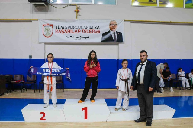 Sivas'ta 8 kulüpten 200 sporcu madalya mücadelesi verdi, Karate Ligi başlatılacak
