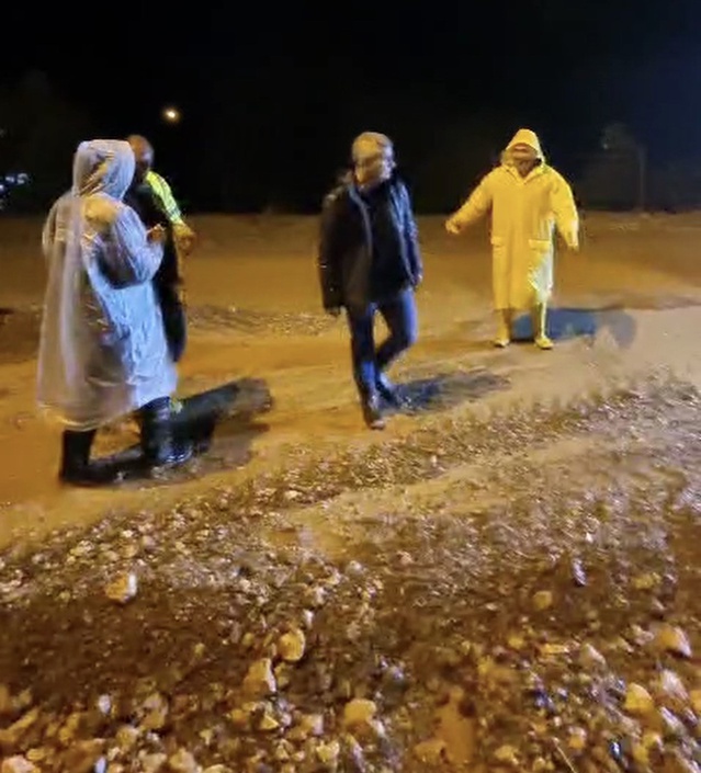 Adıyaman Tut'ta sağanak sele yol açtı, belediye ekipleri suları tahliye etti