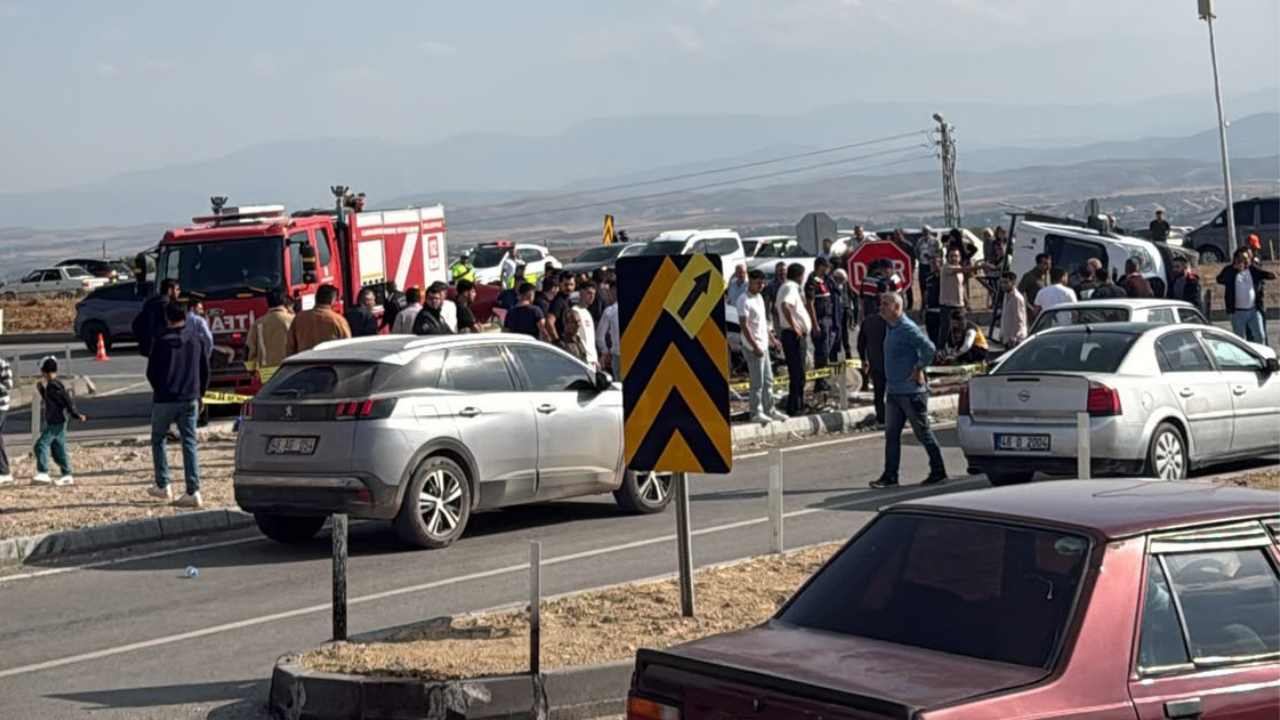 MHP’li vekilin bulunduğu konvoyda feci kaza