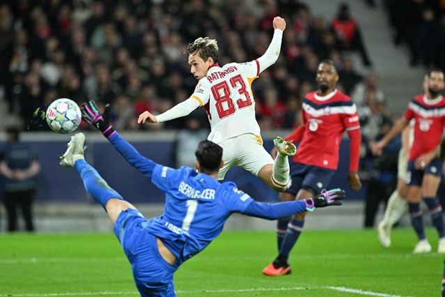 Lille kalesinde Berke Özer'e 40 yılda bir görülecek gece: İlk 4 isabetli şut, 4 gol