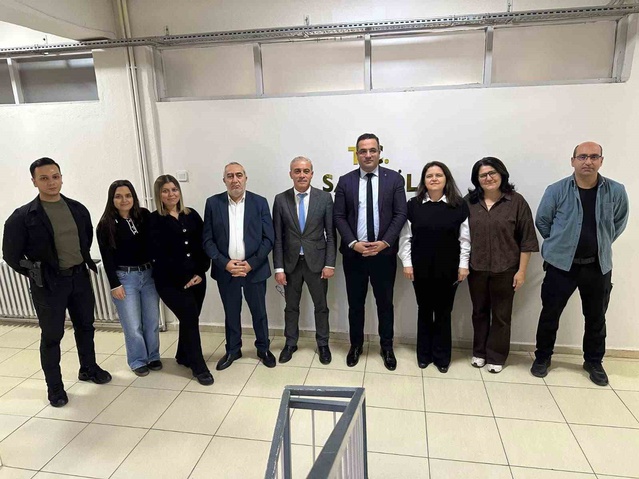 Sarıgöl'den Turgutlu'ya atanan Yazı İşleri Müdürü Özder'e Başarı Belgesi verildi
