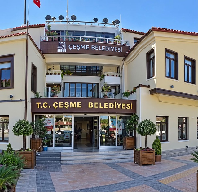 İzmir Çeşme'de belediyeye yönelik soruşturmada 3 şüpheliye gözaltı kararı verildi