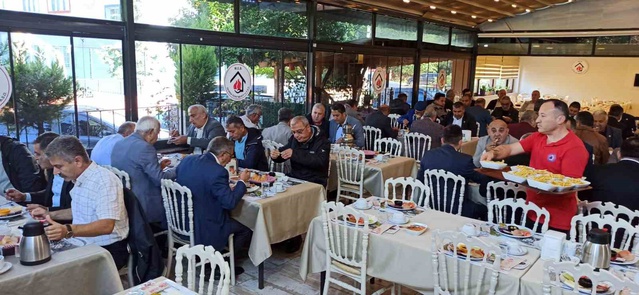 Devrek'te Muhtarlar Günü çelenk sunumu ve kahvaltı programıyla kutlandı