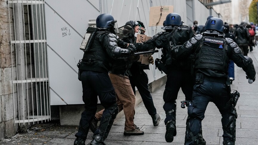 Fransa'da dünkü Sarı Yelekliler eylemlerinde 1314 kişi gözaltına alındı