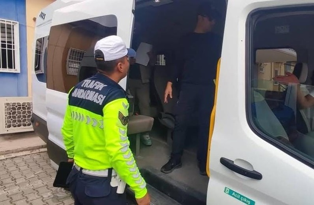 Kilis'te jandarma asayiş ve trafik tedbiri aldı, öğrenci servisleri denetlendi