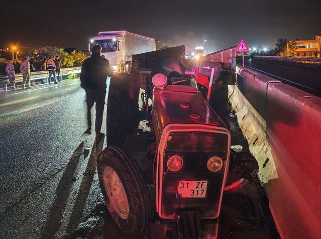 Gaziantep İslahiye'de TIR'la çarpışan traktörün 79 yaşındaki sürücüsü kurtarılamadı