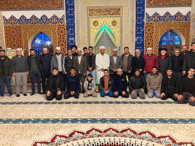 Ağrı'da gençler camide buluştu, sabah namazını İl Müftüsü İlhan kıldırdı