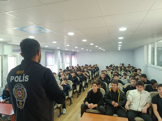 Bilecik'te SİBERAY eğitimleriyle okul saldırılarına ve siber zorbalığa dikkat çekildi