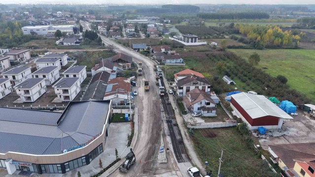 Düzce Belediyesi Darıcı'da asfalt çalışmasına başladı, 600 metre yol trafiğe kapandı