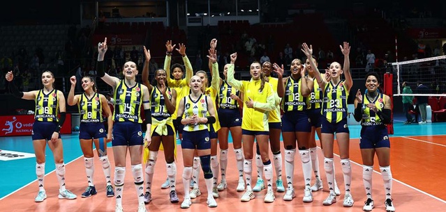 Fenerbahçe Medicana, sahasında Eczacıbaşı Peron'u 3-1 geçerek ligde 4'te 4 yaptı