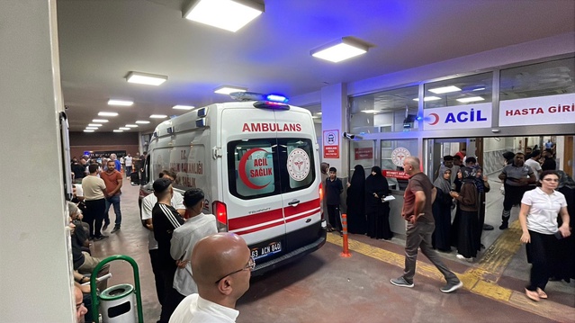 Şanlıurfa Siverek'te ütüyle yakıldığı iddia edilen kız çocuk hastaneye kaldırıldı