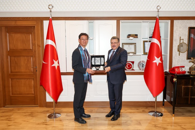 Japonya Büyükelçisi Masami, Trabzon Büyükşehir Belediye Başkanı Genç'i ziyaret etti