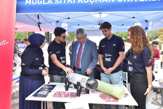 MSKÜ'de 'Üniversitene Hoş Geldin' etkinliğinde öğrenciler dans ve konserle eğlendi