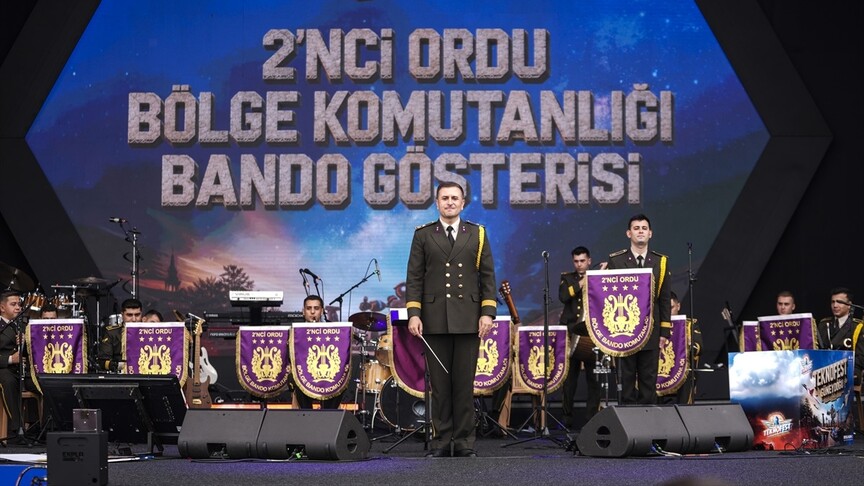 TEKNOFEST Güneydoğu'da askerler bando konseri verdi