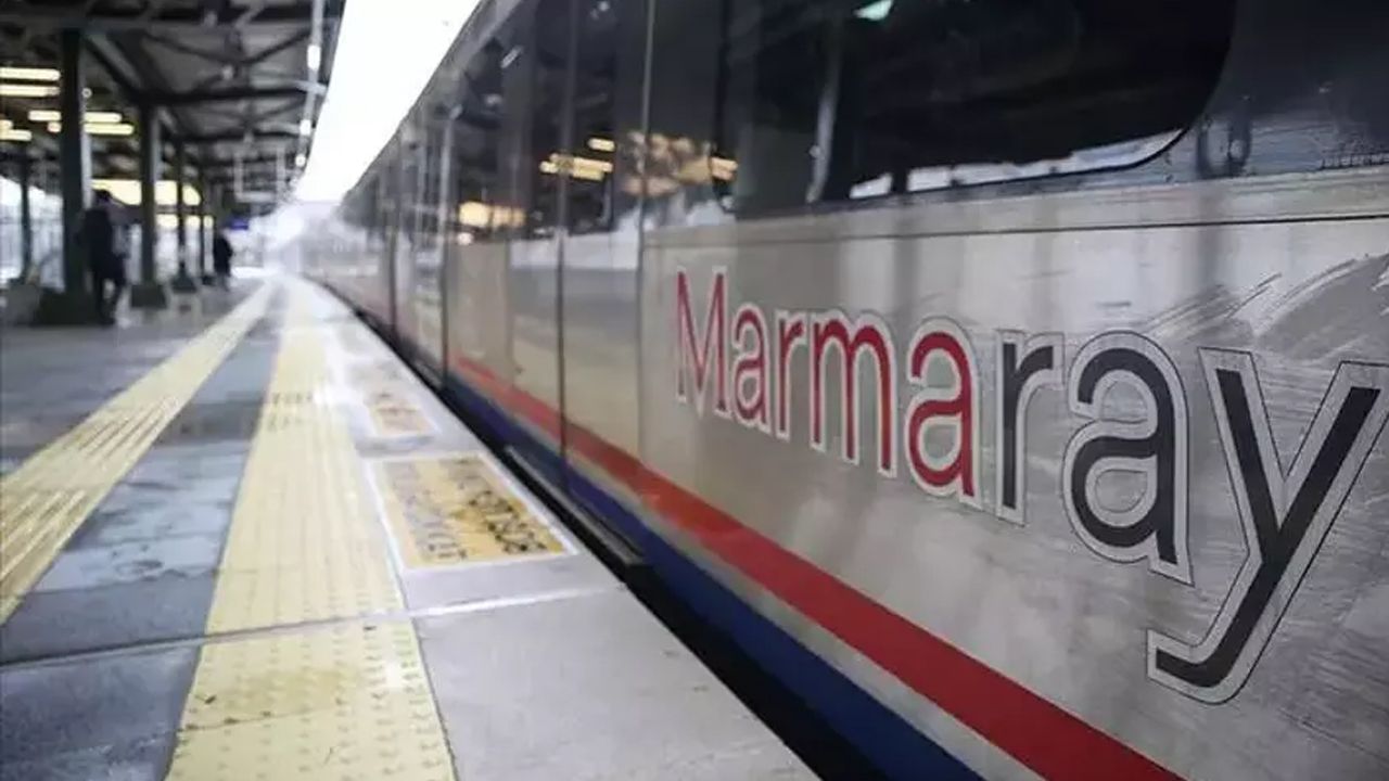 Marmaray'da korkunç olay: İki kişi raylara atladı