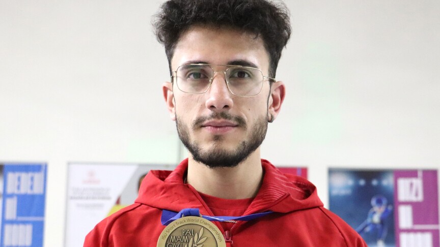 Milli sporcu Furkan Akar, Kısa Kulvar Sürat Pateni Dünya Turu'nda bronz madalya kazandı