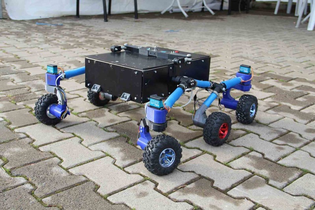 Bingöl'de lise öğrencisi, enkaz ve maden için 6 tekerlekli kurtarma robotu geliştirdi