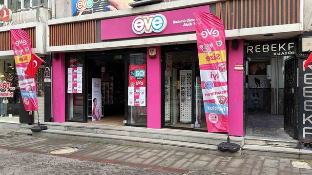 Bolu'da kozmetik iş yerinde kablolardan yükselen dumanı itfaiye kontrol altına aldı