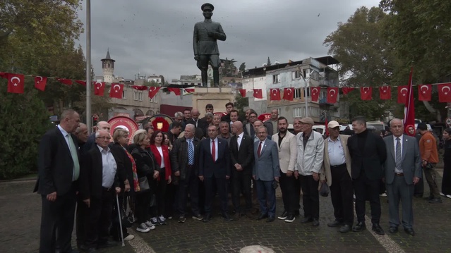 YENİ Parti Kahramanmaraş İl Başkanı Ateş 29 Ekim için Atatürk Anıtı'na çelenk koydu