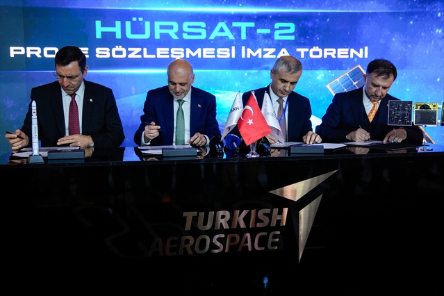 HÜRSAT-2 proje sözleşmesi Antalya'da imzalandı, uydular seri üretilecek