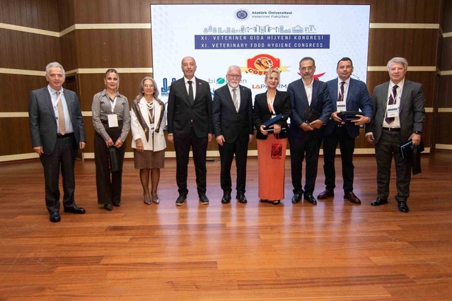 Veteriner Gıda Hijyeni Kongresi Erzurum'da yapıldı, bayrak Kırıkkale'ye devredildi