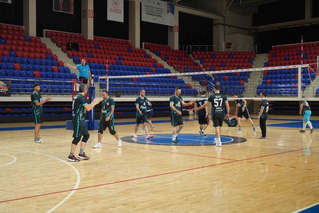 Niğde'de 4. Kamu Spor Oyunları yaklaşık 20 gün süren müsabakalarla devam ediyor