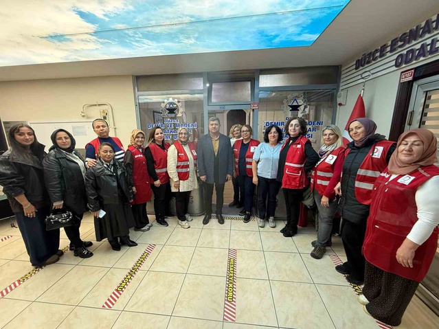 Kızılay Kadın Kolları, Düzce'de DOGİM ve DESOB başkanlarına faaliyetlerini anlattı