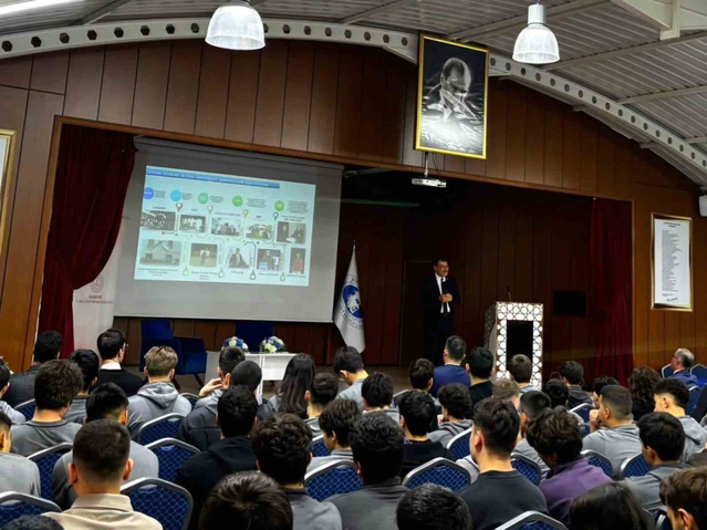 Eskişehir'de Prof. Dr. Hasan Mandal, eski okulunda öğrencilere tecrübe aktardı