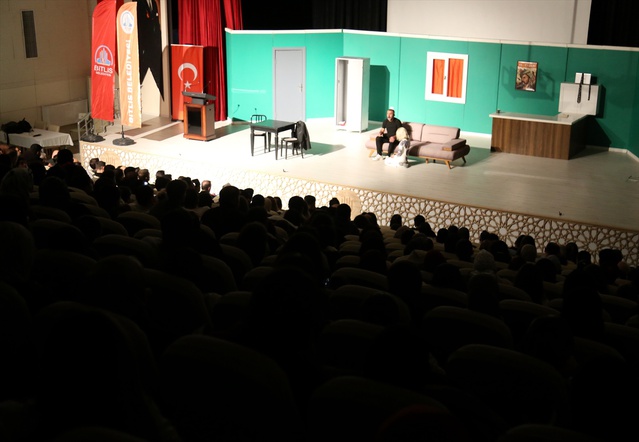 Metin Yıldız'ın yapay zeka oyunu Bitlis Eren Üniversitesi'nde sahnelendi