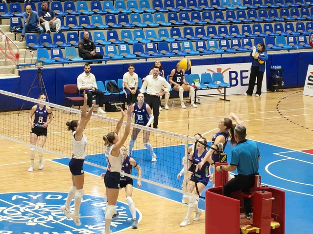 Aydın Büyükşehir Belediyespor, İstanbul temsilcisini 3-1 yenerek liderliğini korudu