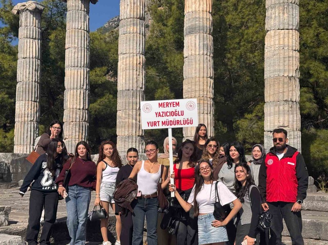 Aydın'da yeni kayıt yaptıran öğrenciler Doğanbey ve Priene'yi gezdi